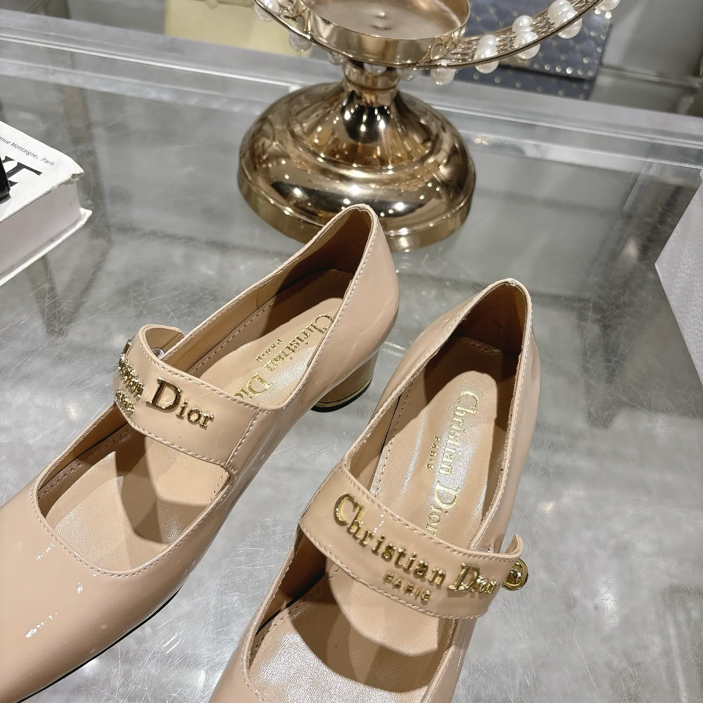 💕💕Factory direct selling price p560💕💕 💕25ss early spring new Dior Dior D-My hardware letter square toe high heels 👠This My Dior high heels are a new product in the 2025 spring and summer ready-to-wear series, showing exquisite elegance. Carefully crafted from cow leather, it is embellished with gold buckles and a metallic Christian Dior Paris logo, making it highly recognizable and highlighting Dior's extraordinary craftsmanship. Graphic style heels complement each other, making the fashionable design more elegant. Upper: cow patent leather. Inner foot pad: sheepskin. Sole: Italian genuine leather outsole. Heel height: 4cm 7.5cm. Size: 35-39 (34.40.41. Customized items are non-refundable)